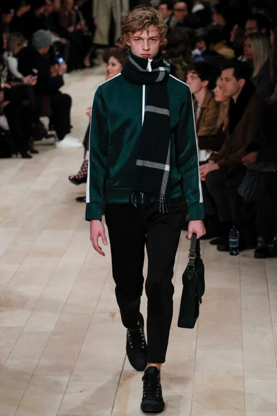 Look 3